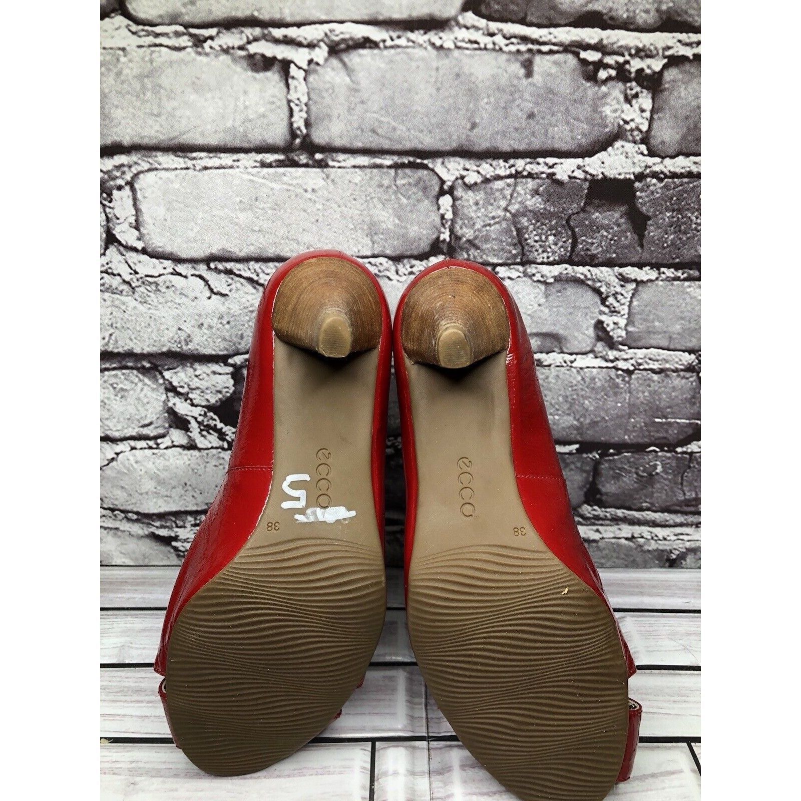 Ecco Ecco Red Patent Leather Peep Toe High Stacked Wooden Heels W Size US 7.5 / IT 37.5 - 21 Thumbnail