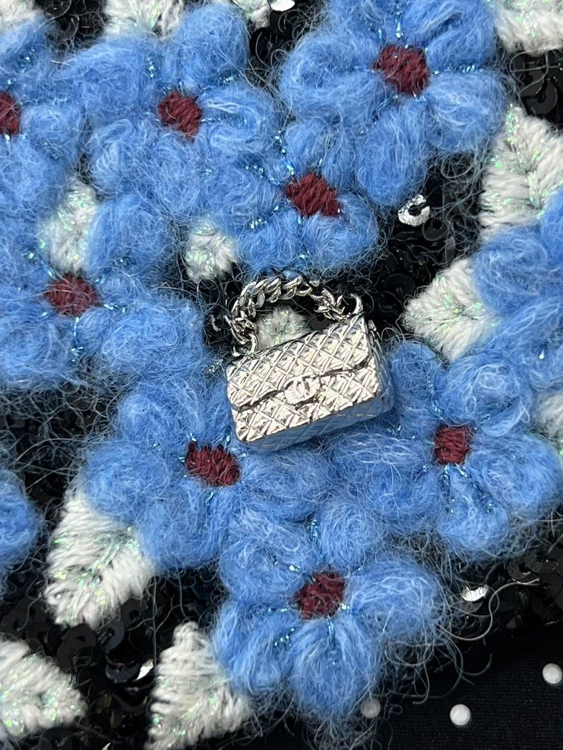 Chanel Chanel 24B blue flower sequin cashmere vest Size XS / US 0-2 / IT 36-38 - 5 Thumbnail