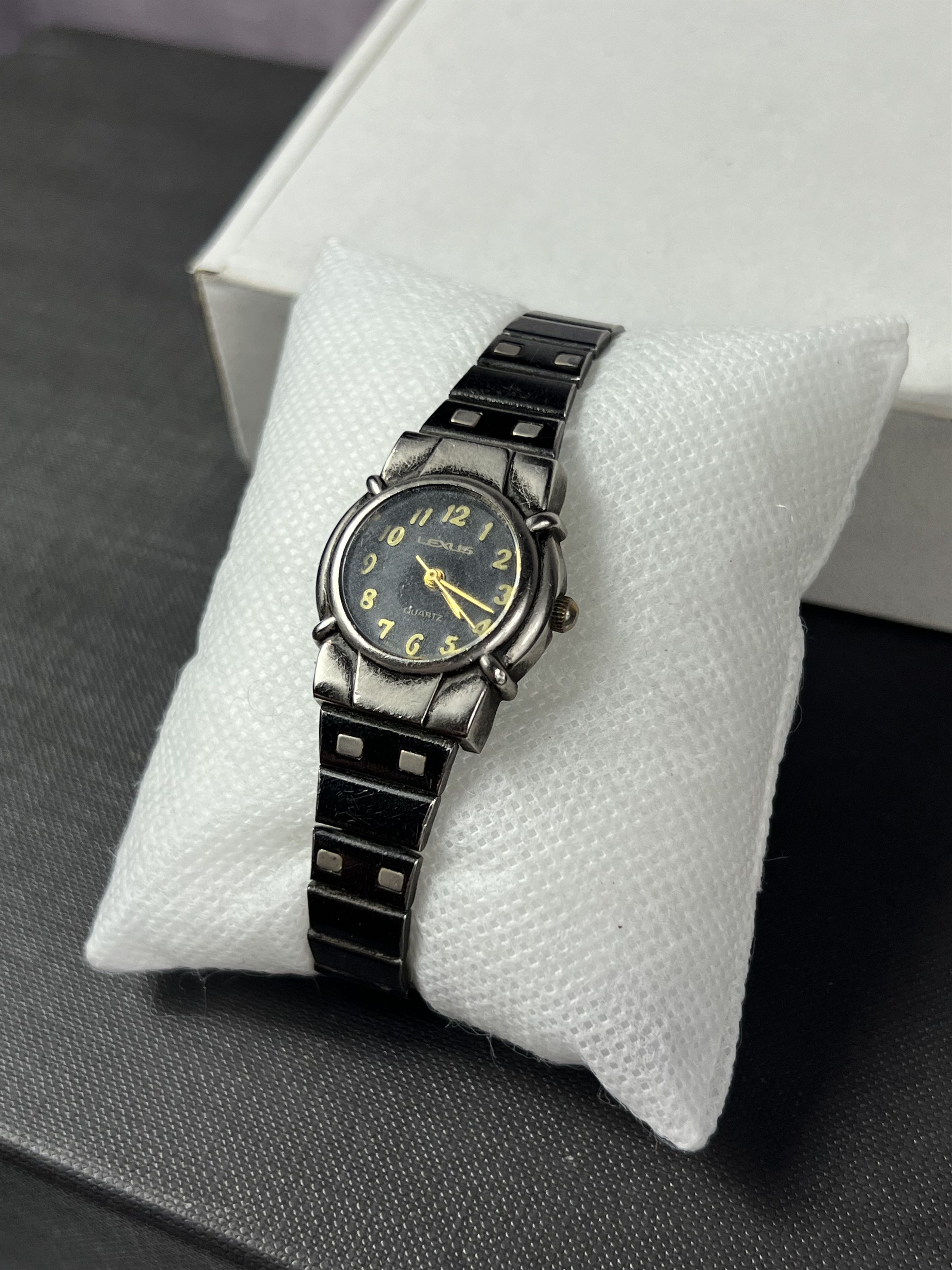 Vintage Futuristic Minimalistic Lexus Japanese Style Bracelet Watch Size ONE SIZE - 2 Thumbnail