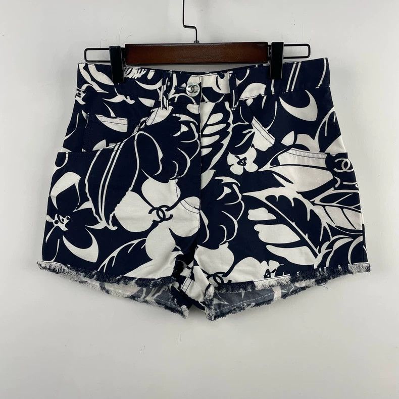 Chanel Chanel Navy White Camellia Shorts - dmc Size US 34 / EU 50 - 1 Thumbnail