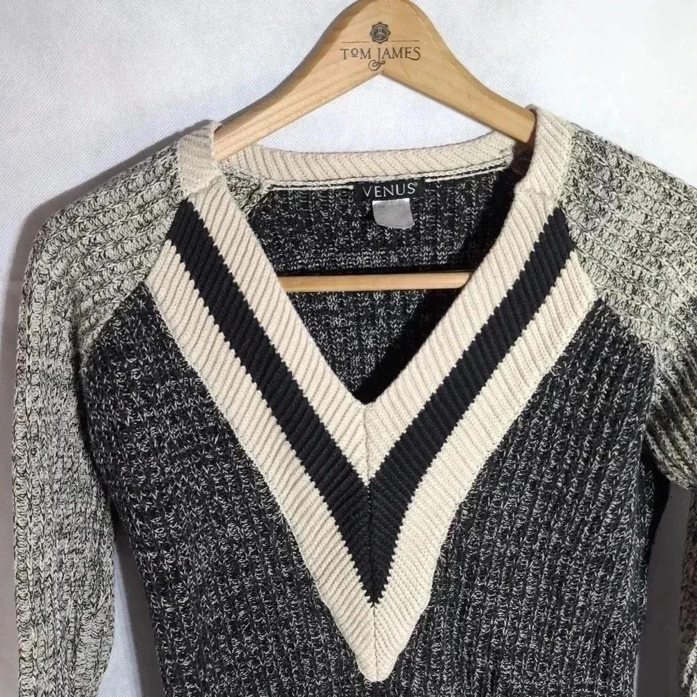Designer Venus Deep V Neck Black and White Sweater sz S Size S / US 4 / IT 40 - 2 Thumbnail