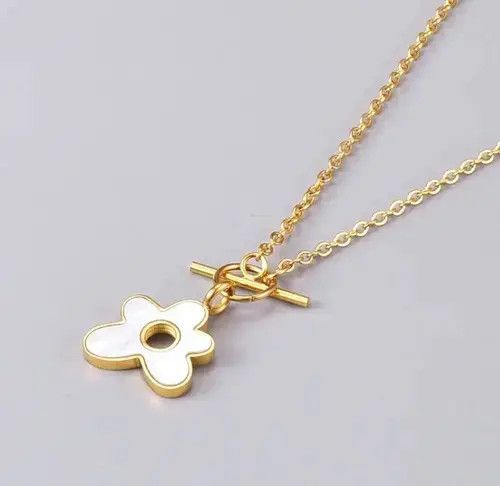 Jewelry Irrugular White Pendant Necklace Size ONE SIZE - 1 Thumbnail