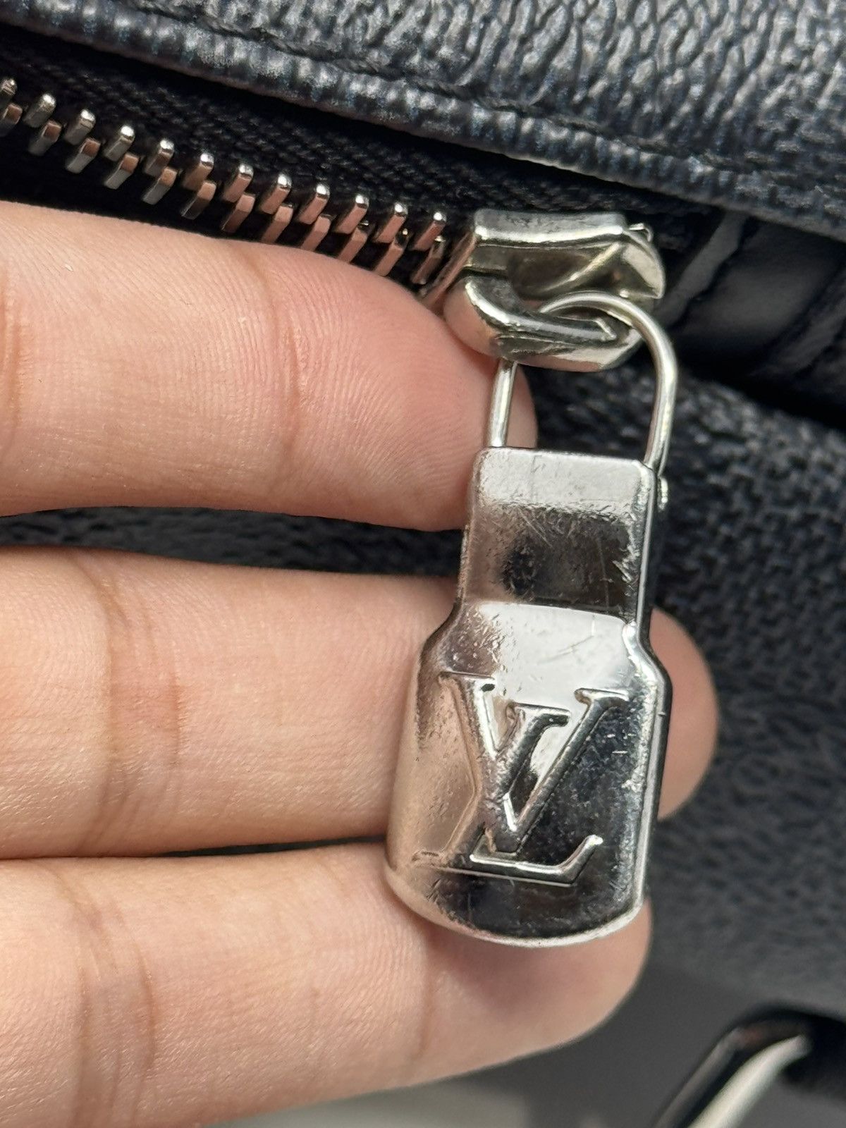 Louis Vuitton Louis Vuitton Avenue Sling Bag Wild Animals Damier Graphite Size ONE SIZE - 3 Thumbnail