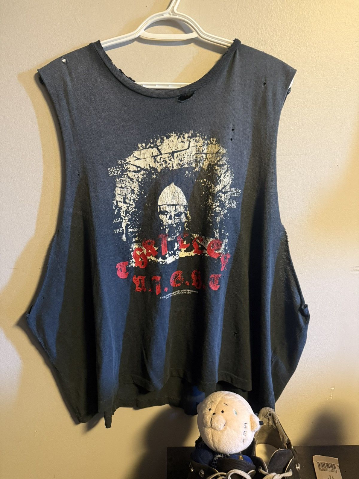 THRILLER NIGHT CUT OFF T-SHIRT