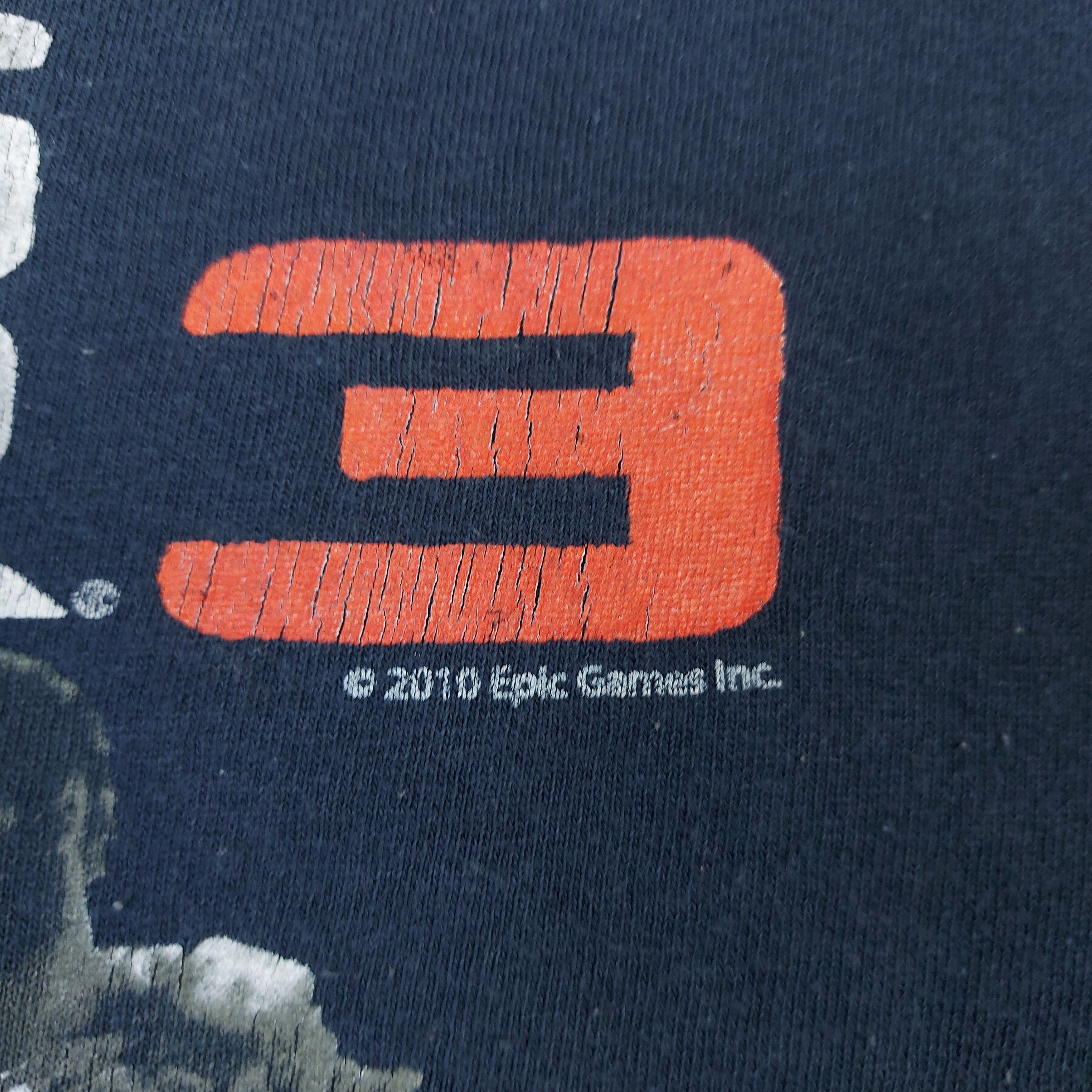 Microsoft Official 2010 Gears of War 3 Xbox 360 Epic Games TEE Size US L / EU 52-54 / 3 - 3 Thumbnail