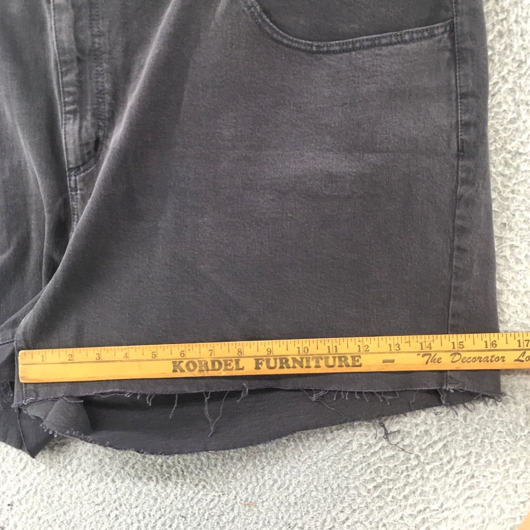 Vintage Universal Thread Womens Black Denim Midi Shorts 26W Plus Cut Off Raw Hem 5-Pocket Mid Rise Shorts Size 26" / US 2 / IT 38 - 5 Thumbnail