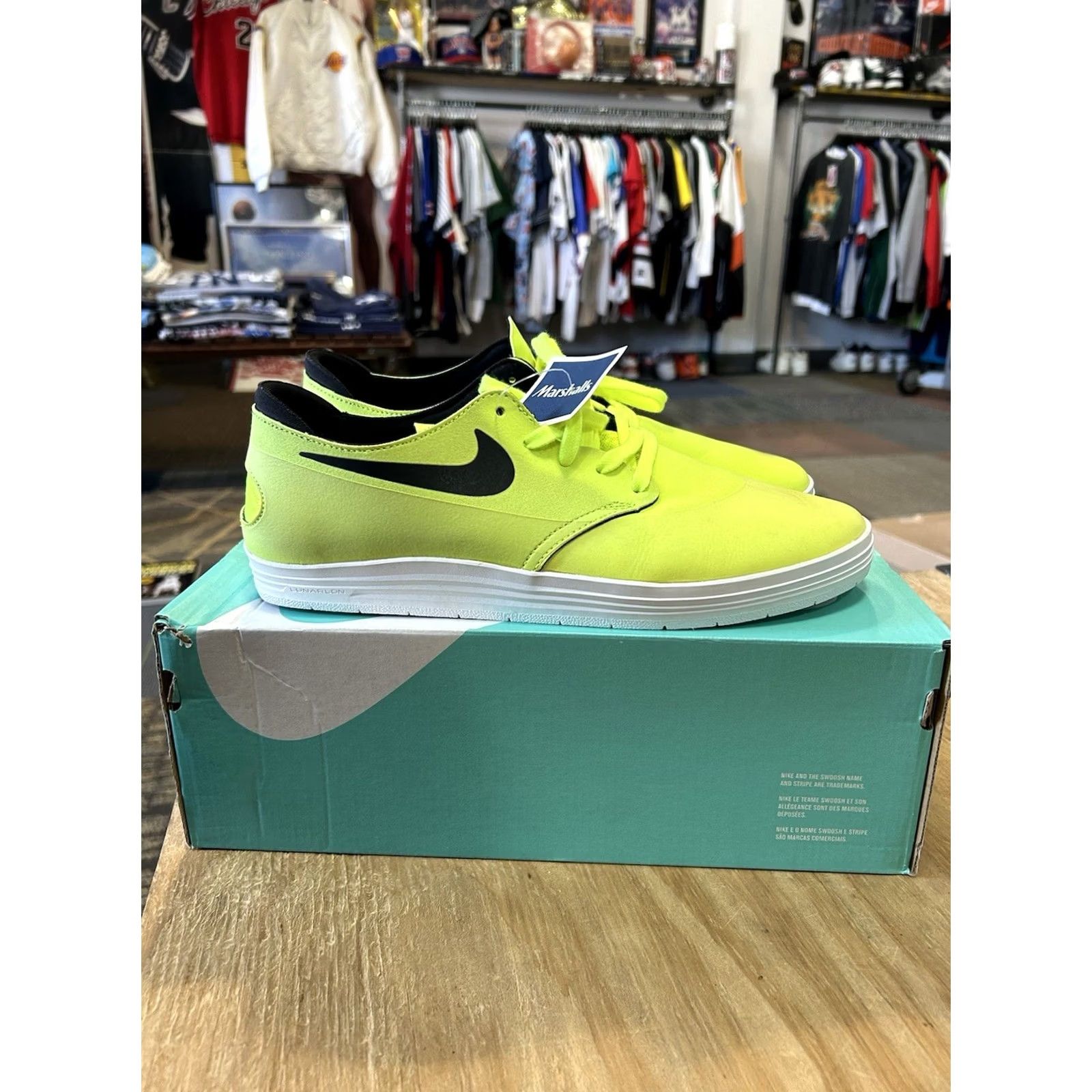 Vintage Nike SB Lunar Oneshot Volt/Black 631044-700 Size 9.5 Men Shoes Size US 9 / EU 42 - 2 Thumbnail