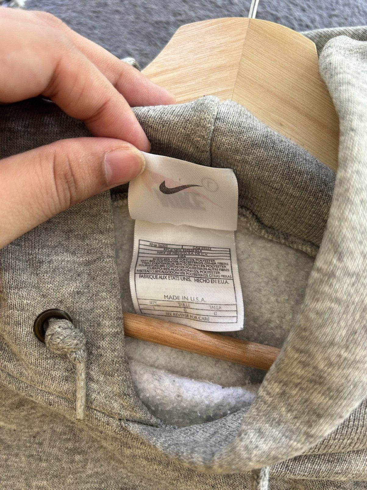 Nike Vintage Nike Center Swoosh Hoodie Size US L / EU 52-54 / 3 - 15 Thumbnail