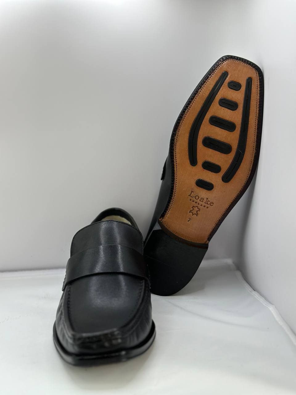 Loake Loake Design TS Cuba 2251 Black Leather Apron Toe Loafers Size US 8 / EU 41 - 6 Thumbnail