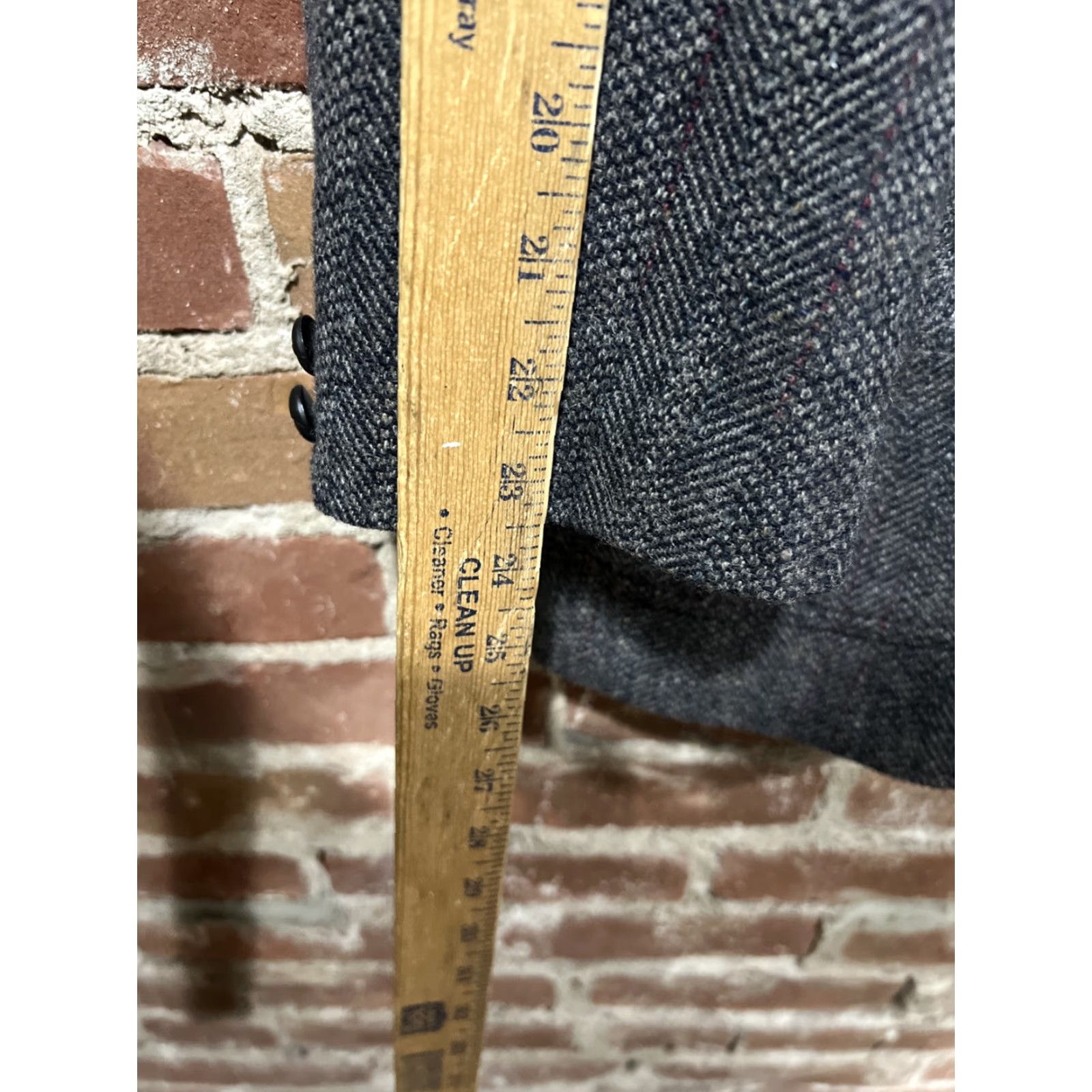 Pendleton VINTAGE Pendleton Blazer Mens 46 Gray Wool Tweed Herringbone Notch Lapel Three-Button Single-Breasted US USA Size 46R - 3 Thumbnail