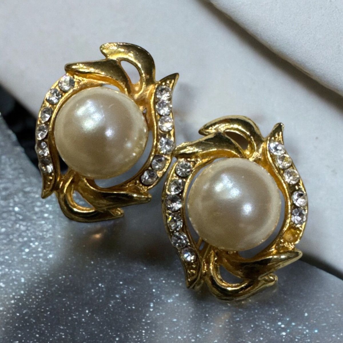 Jewelry VINTAGE FAUX PEARL CLIP ON EARRINGS Size ONE SIZE - 1 Thumbnail