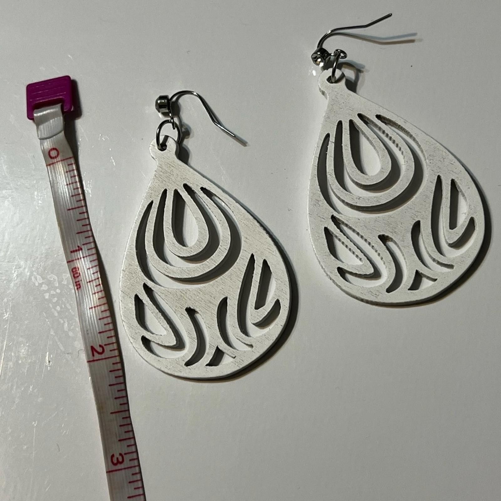 Handmade White Teardrop Cutout Dangle Earrings 2.5in Size ONE SIZE - 3 Thumbnail
