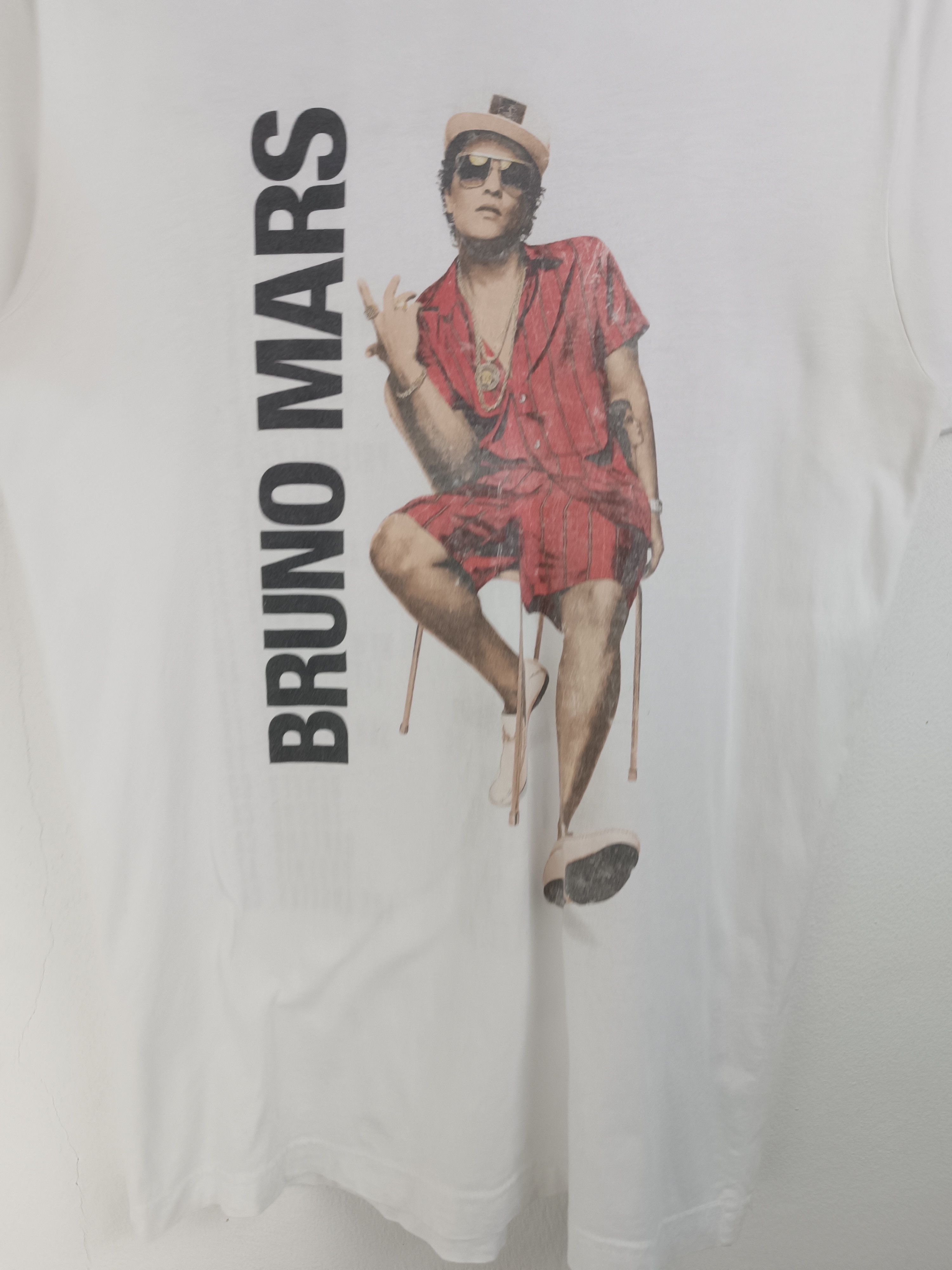 Rap Tees VINTAGE BRUNO MARS 2017 MAGIC TOUR TEE weeknd gaga drake Size US M / EU 48-50 / 2 - 6 Thumbnail