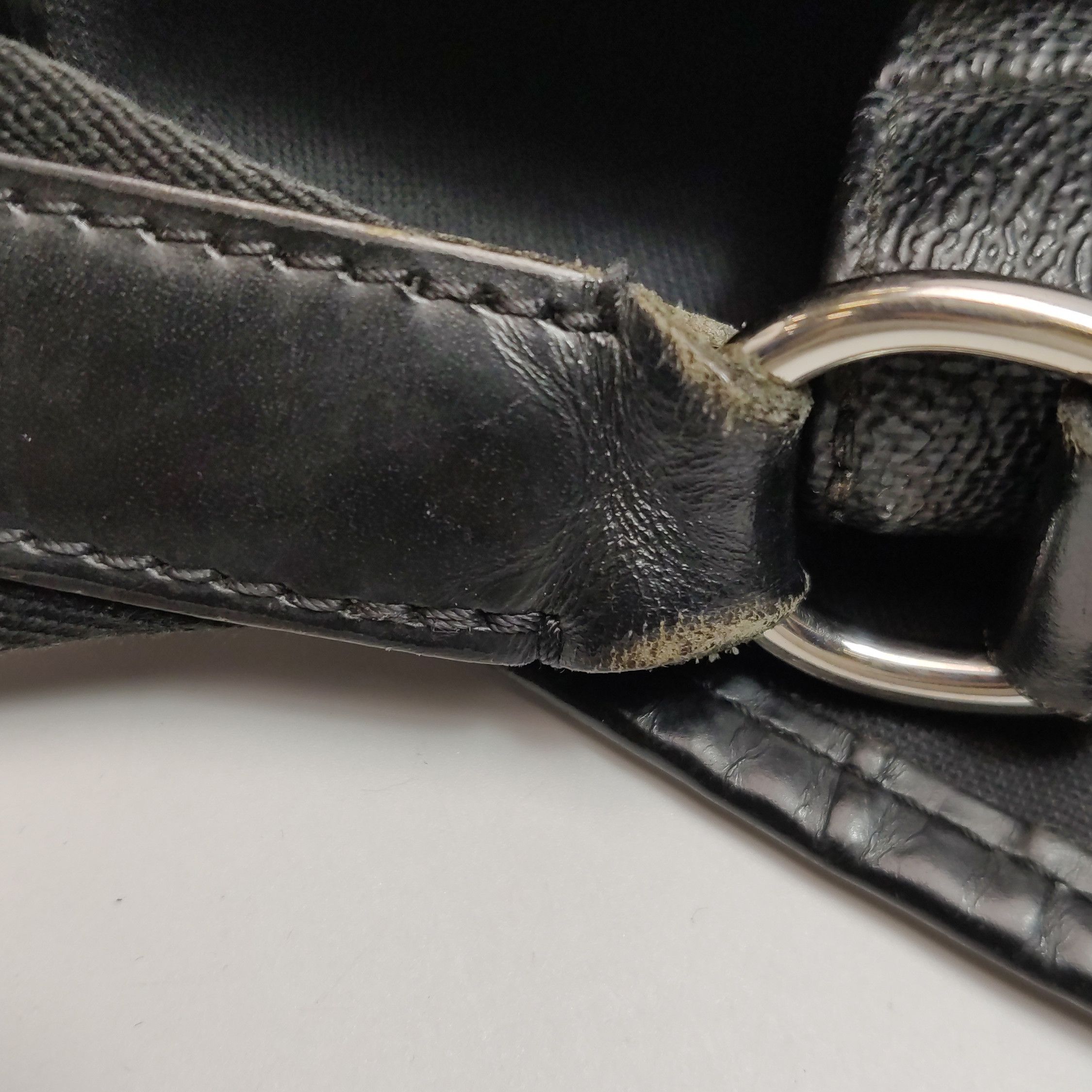 Louis Vuitton Louis Vuitton (LV) District leather checkerboard flap messe Size ONE SIZE - 2 Thumbnail