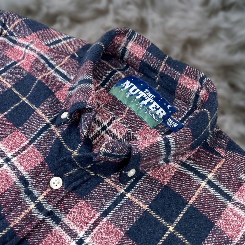 Chubbies The Nutter Men's Flannel Button Shirt Navy/Red Plaid • Medium