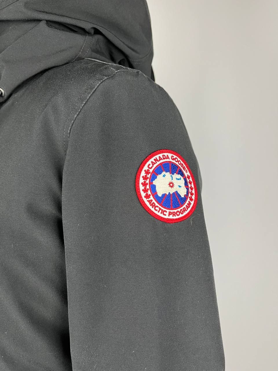 Canada Goose Canada Goose Women Black Down Jacket In USED CONDITION Size M / US 6-8 / IT 42-44 - 5 Thumbnail