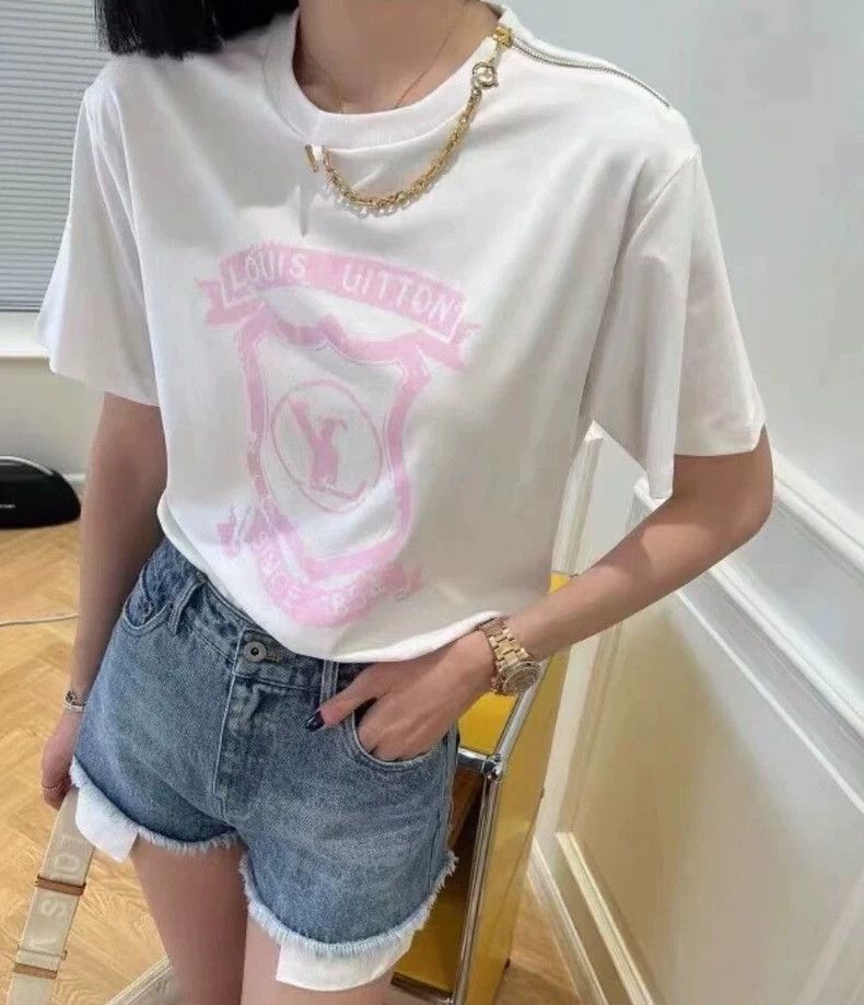 Louis Vuitton Louis Vuitton 22 white lettered logo printed cotton crew n Size S / US 4 / IT 40 - 9 Thumbnail