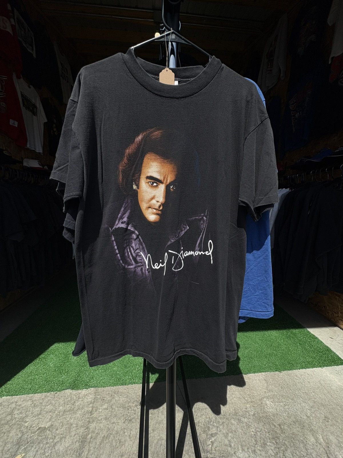 Vintage Vintage 1993 Neil Diamond Tour T-Shirt Size US XL / EU 56 / 4 - 1 Thumbnail