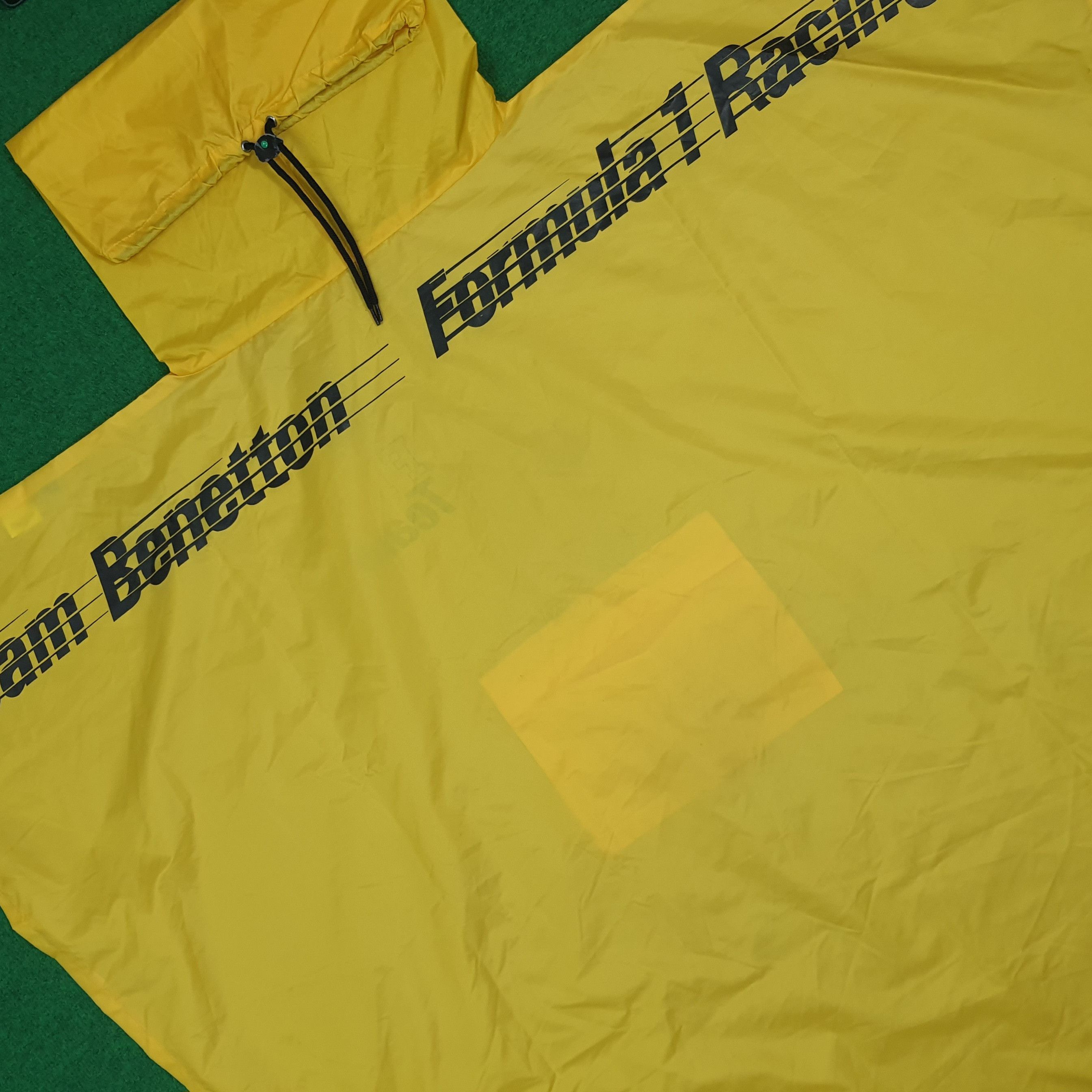 Benetton Vintage Benetton Formula 1 Racing Raincoat Free Size C269N15 Size US L / EU 52-54 / 3 - 2 Thumbnail