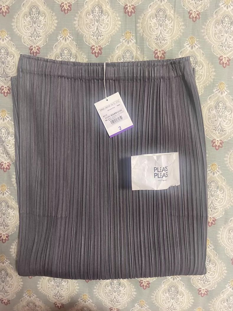 Issey Miyake Issey Miyake size:2 Grey pleated skirt Size 31" - 1 Thumbnail