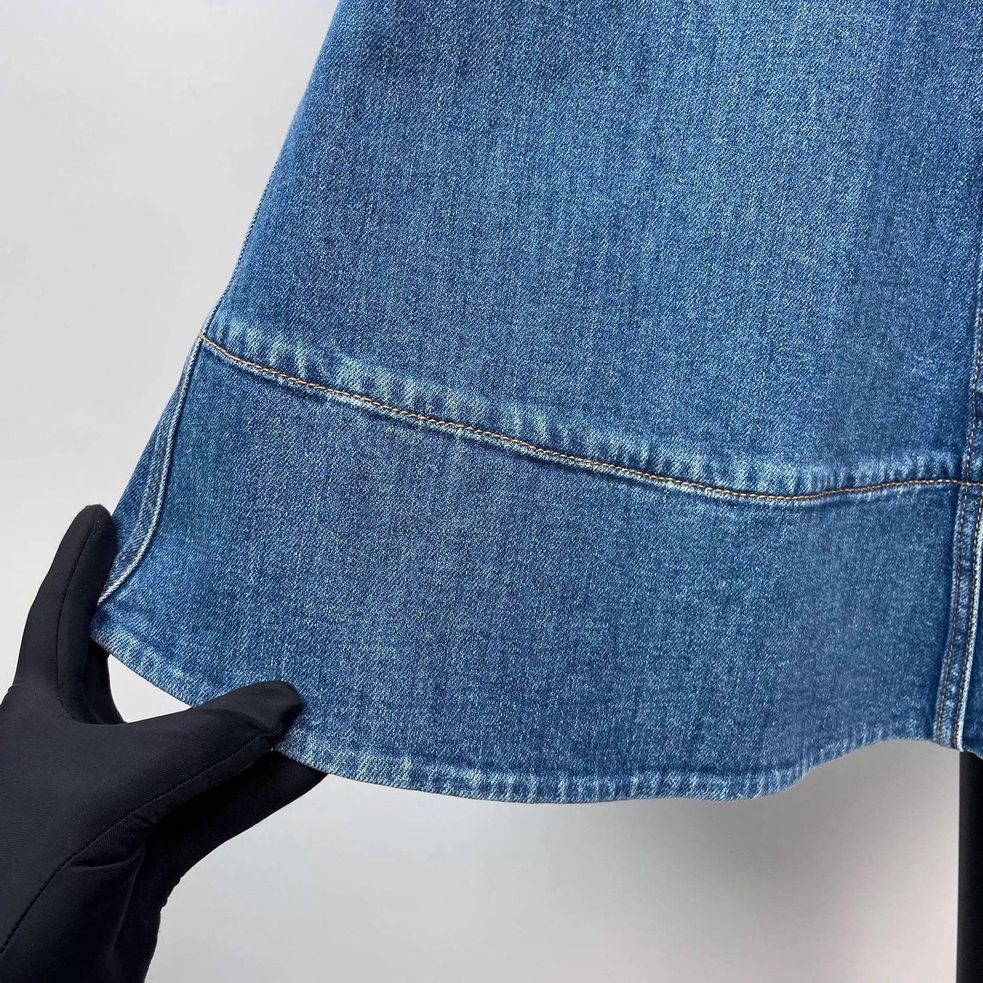 Valentino Valentino Women's Denim Skirt 36 Blue Size 26" / US 2 / IT 38 - 8 Thumbnail