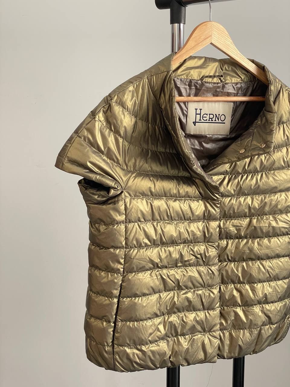 Herno Herno Emilia Cap Sleeve Quilted Gold Down Jacket Size L / US 10 / IT 46 - 6 Thumbnail