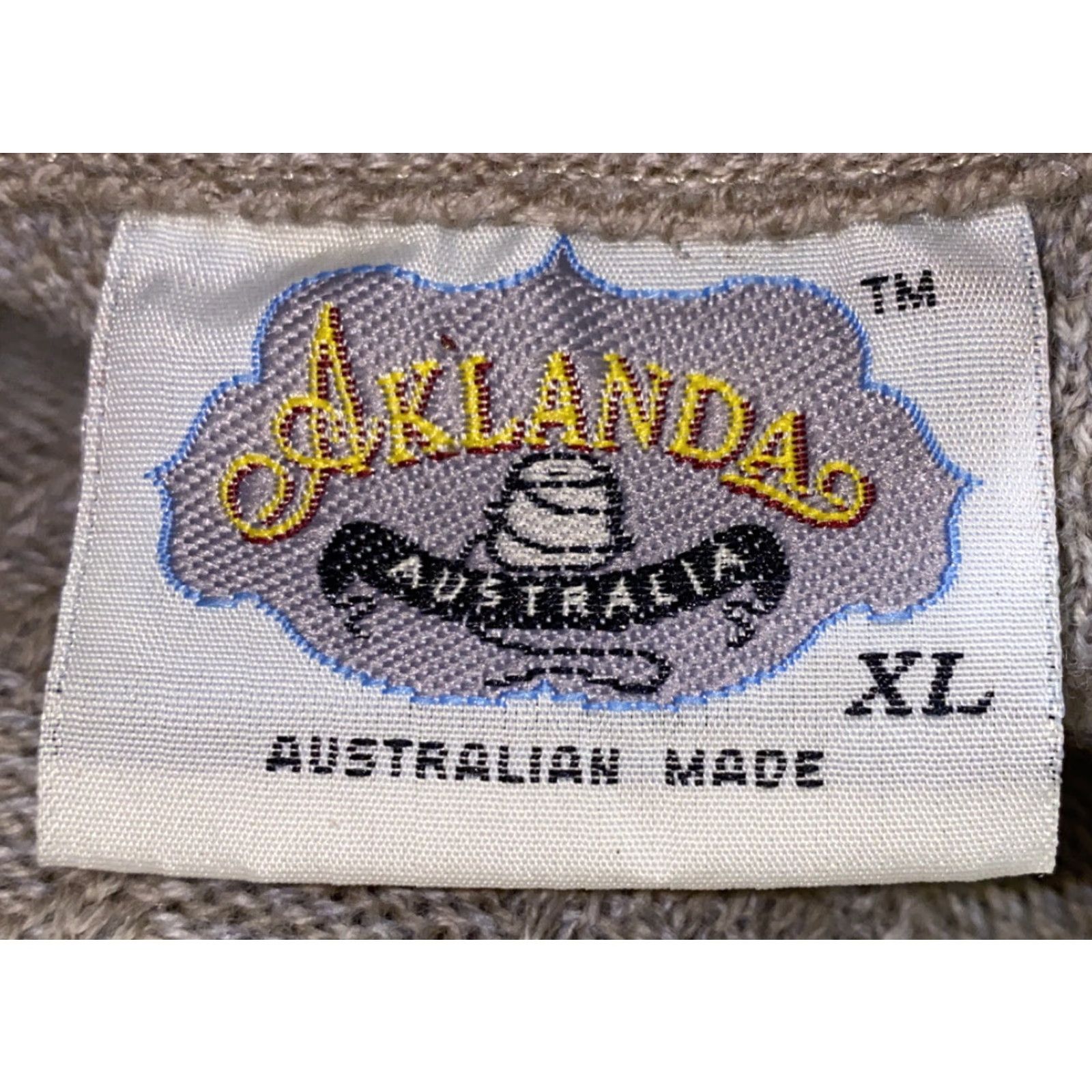 Vintage AKLANDA Mens Beige Australia Made Wool V-Neck Sweater Size XL Size US XL / EU 56 / 4 - 6 Thumbnail