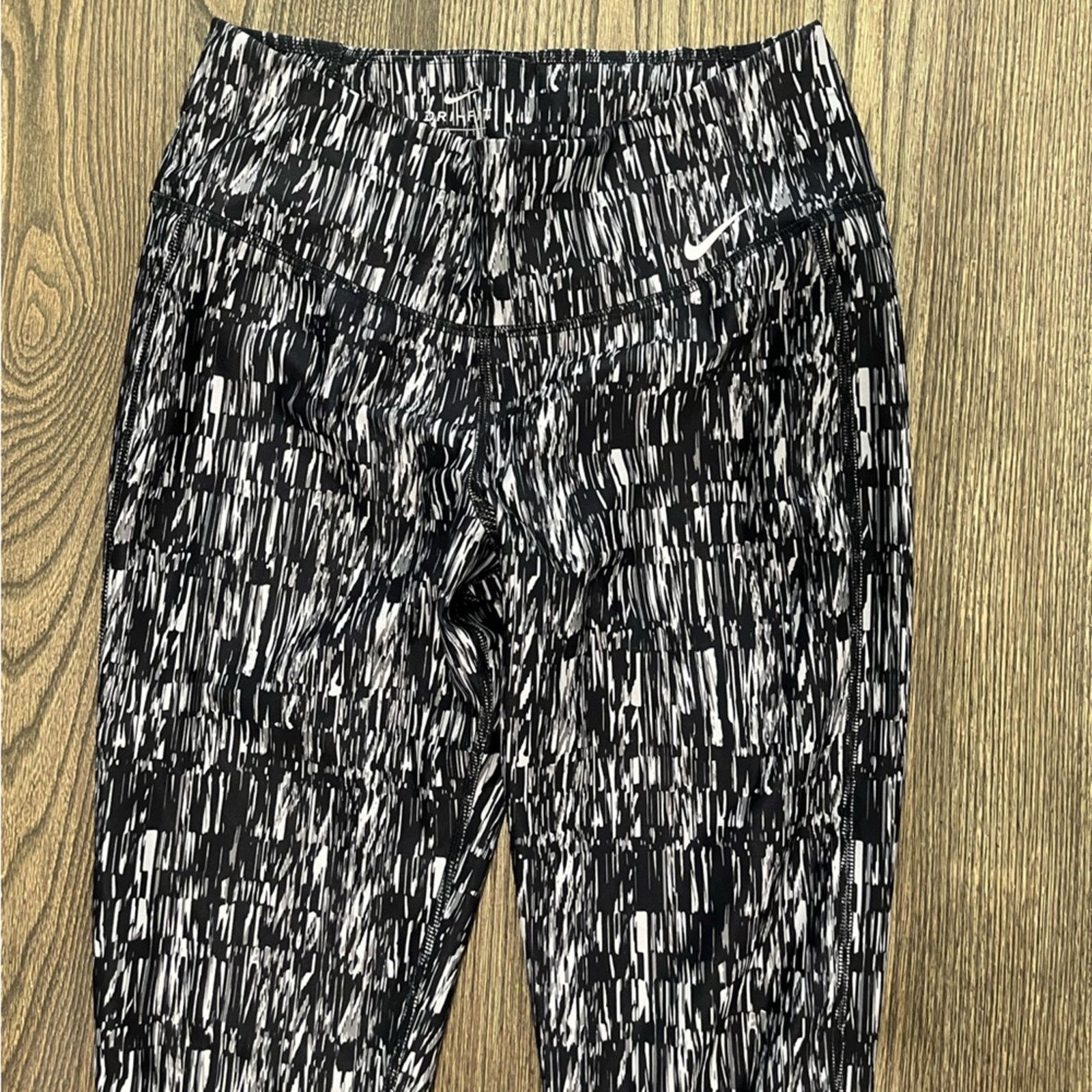 Nike Nike Leggings Dri Fit Capri Athletic Yoga Gym Geometric Size 26" / US 2 / IT 38 - 3 Thumbnail
