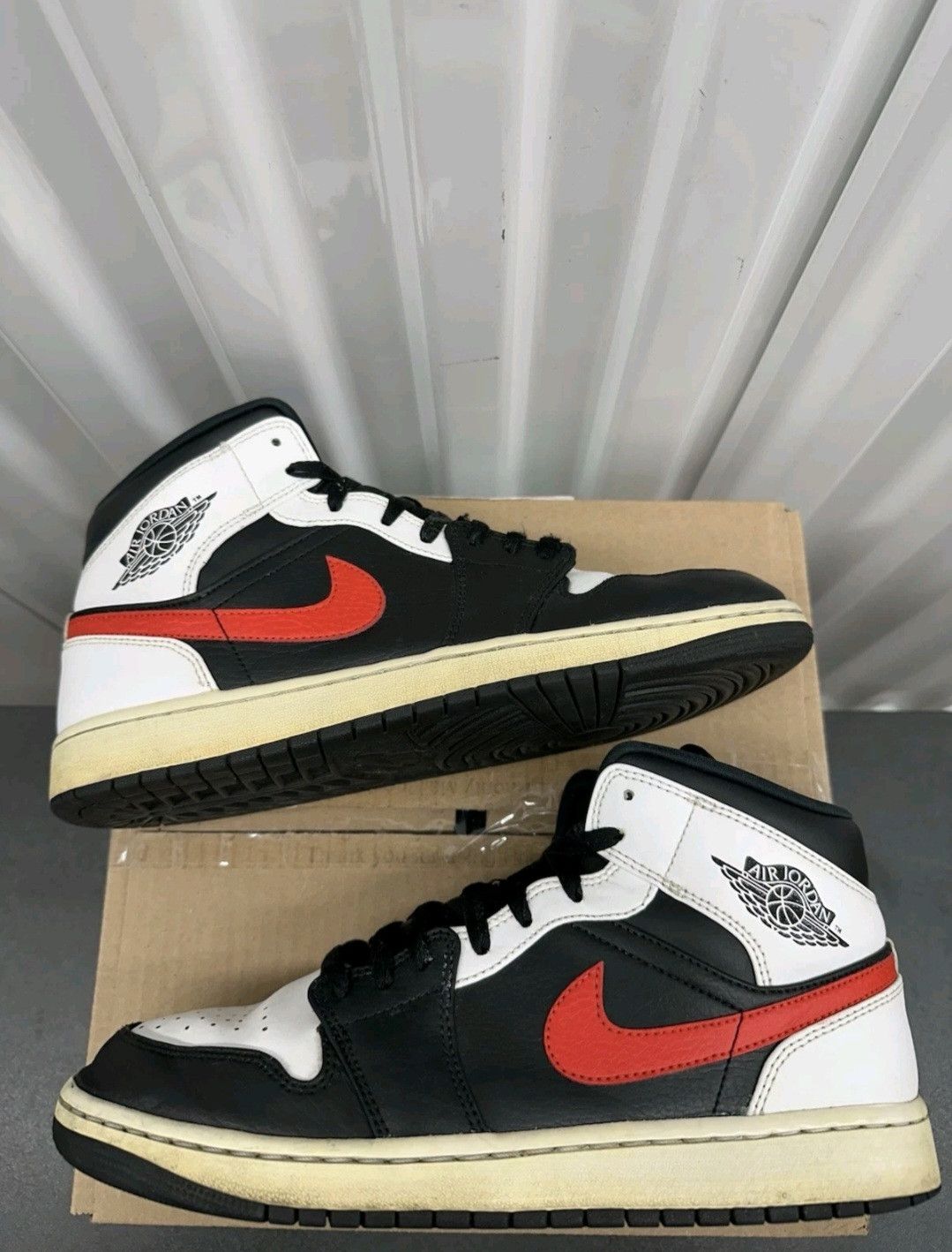 Jordan Brand Nike Air Jordan Retro 1 Mid Chili Red 554724075 Size 10 Men Size US 10 / EU 43 - 3 Thumbnail