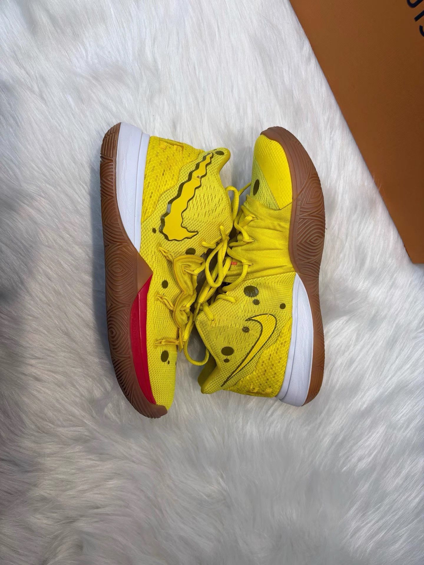 Nike Nike Kyrie 5 SpongeBob SquarePants Collaboration K36 Size US 8 / EU 41 - 6 Thumbnail