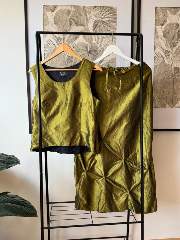 Other silk set: midi skirt and crop top Size 30" / US 8 / IT 44 - 1 Thumbnail