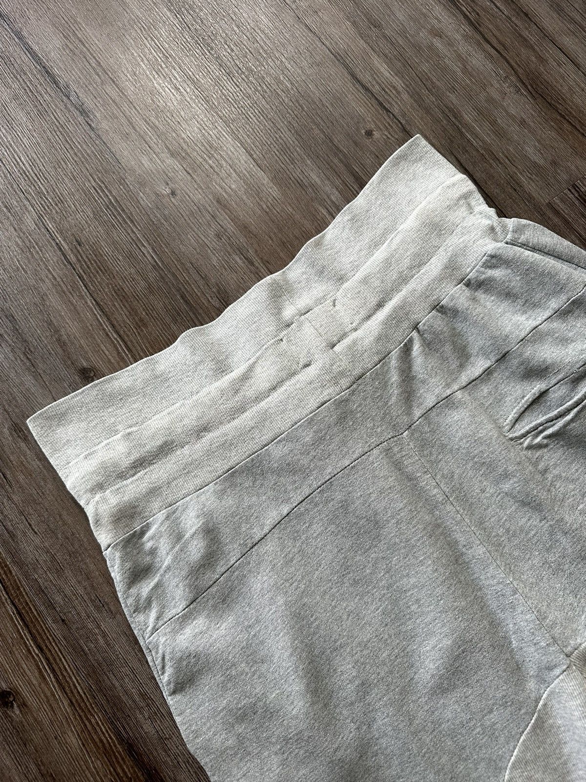 Maison Margiela 🧟‍♀️Maison Margiela🧟‍♀️ Line 10 Crop Sweatpants Size US 33 - 17 Thumbnail