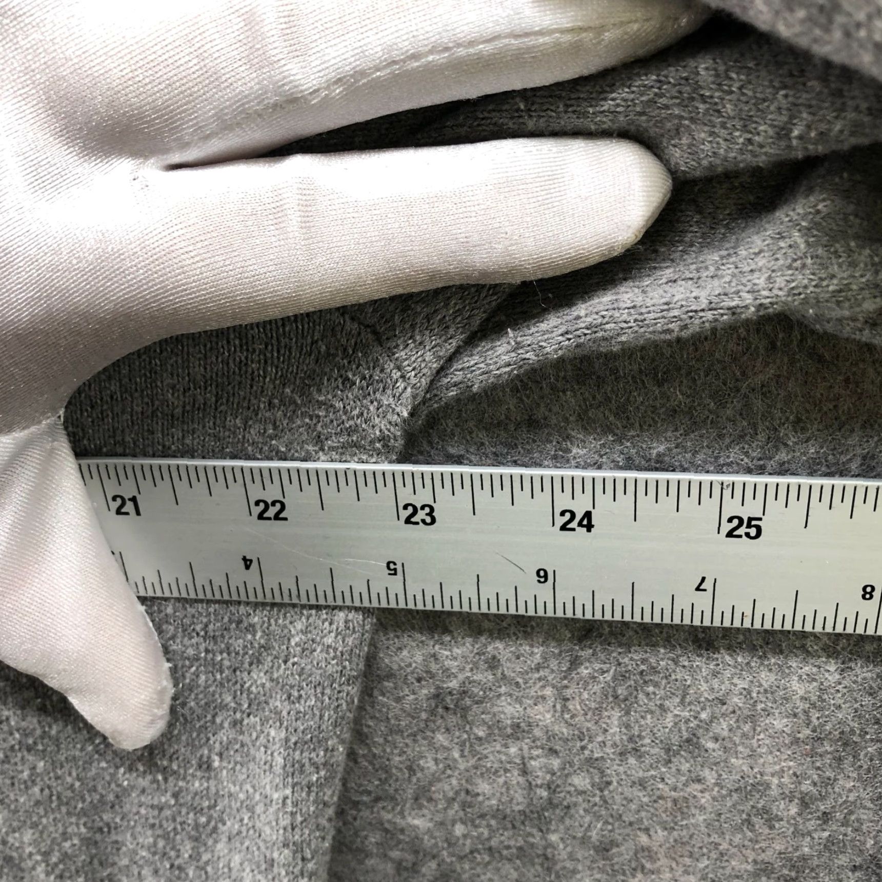 Gap Gap Mens L Gray V-Neck Pullover Knit Sweater Cotton Cashmere Size US L / EU 52-54 / 3 - 7 Thumbnail