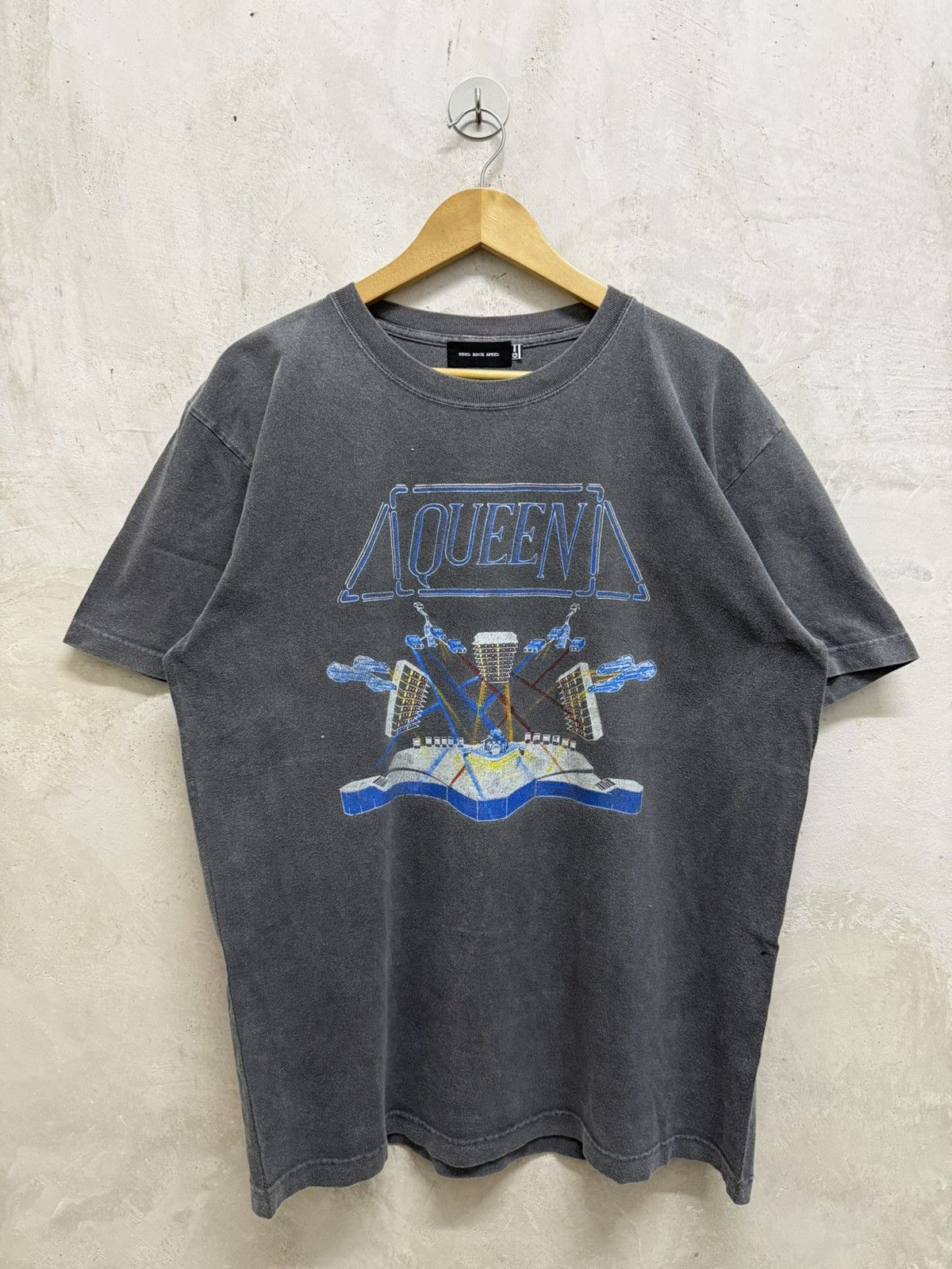 Band Tees 2000s Queen Band Tee Size US L / EU 52-54 / 3 - 1 Thumbnail