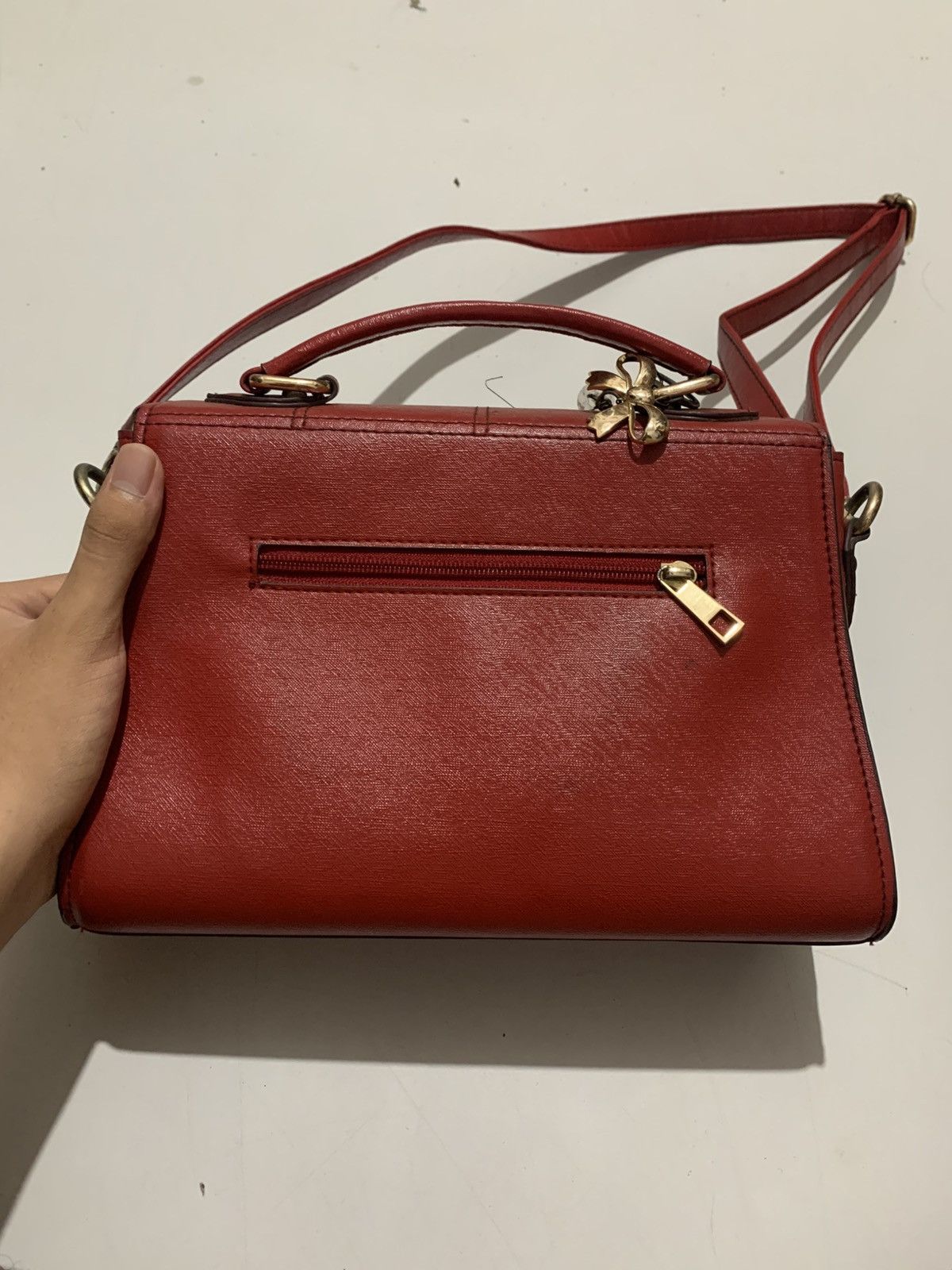 Charles Jourdan Sling Bag Leather Red Charles & Keith Y2K Authentic Size ONE SIZE - 5 Thumbnail