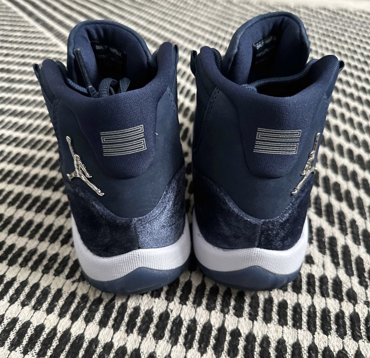 Jordan Brand × Nike Jordan 11 velvet Size US 7.5 / IT 37.5 - 4 Thumbnail