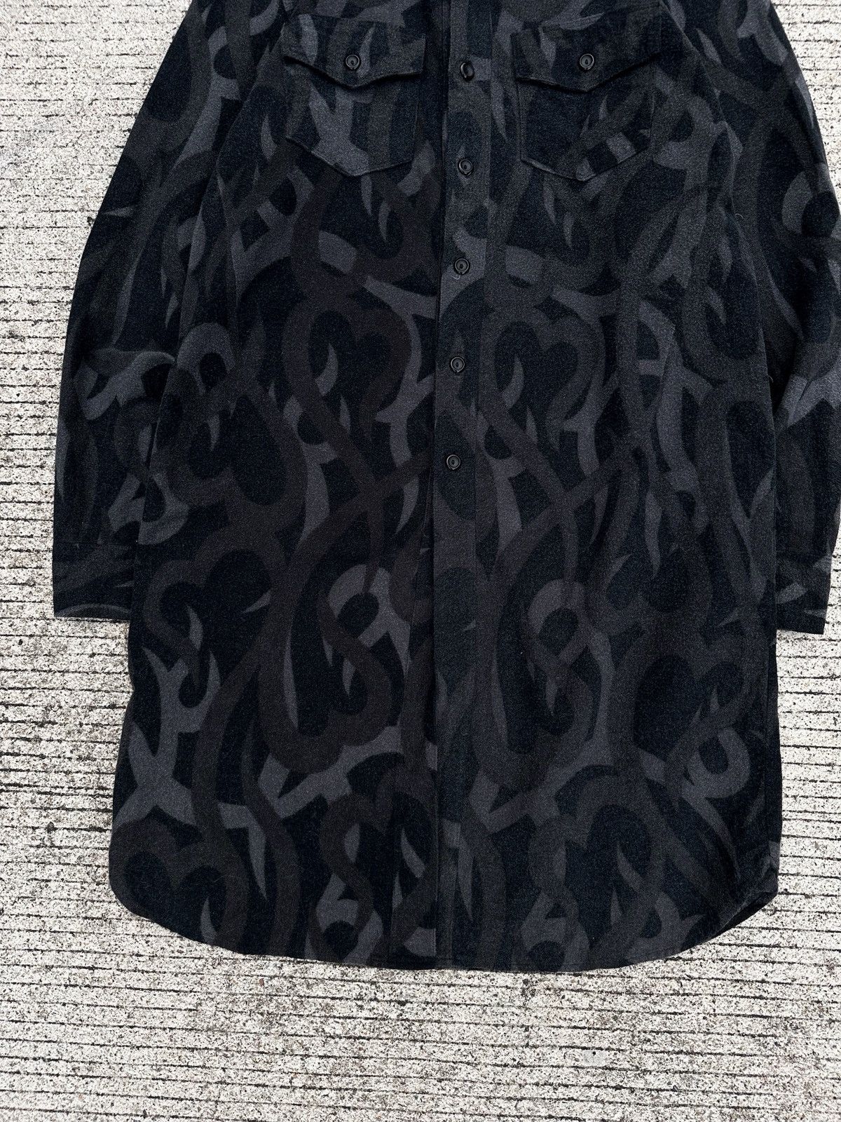 Number (N)ine Number (N)ine AW04 Tribal Hearts Camo Long Shirts Size US M / EU 48-50 / 2 - 4 Thumbnail