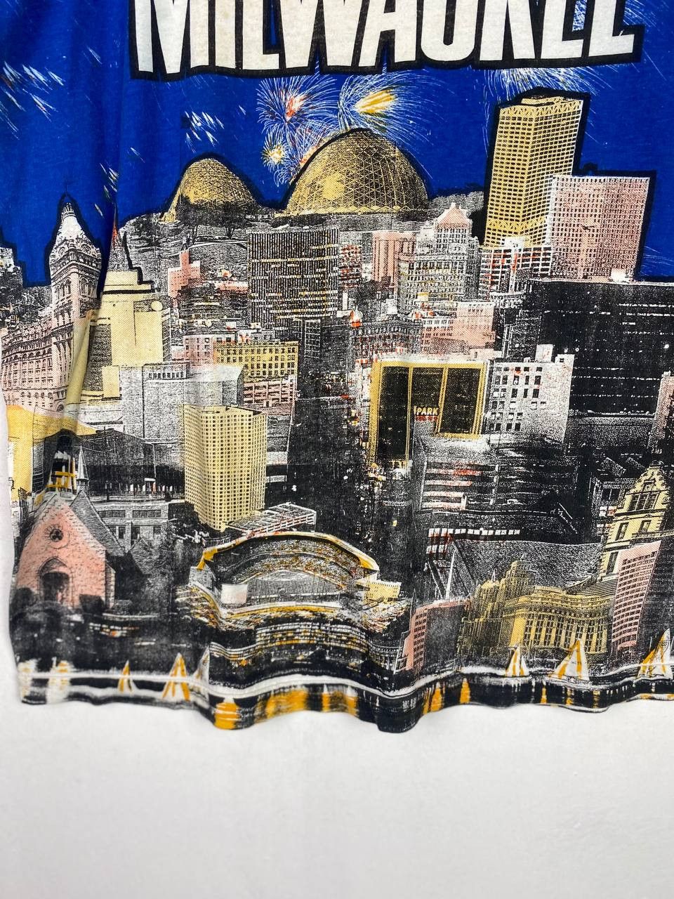 Vintage vintage milwaukee all over print tee nice design Size US XL / EU 56 / 4 - 3 Thumbnail