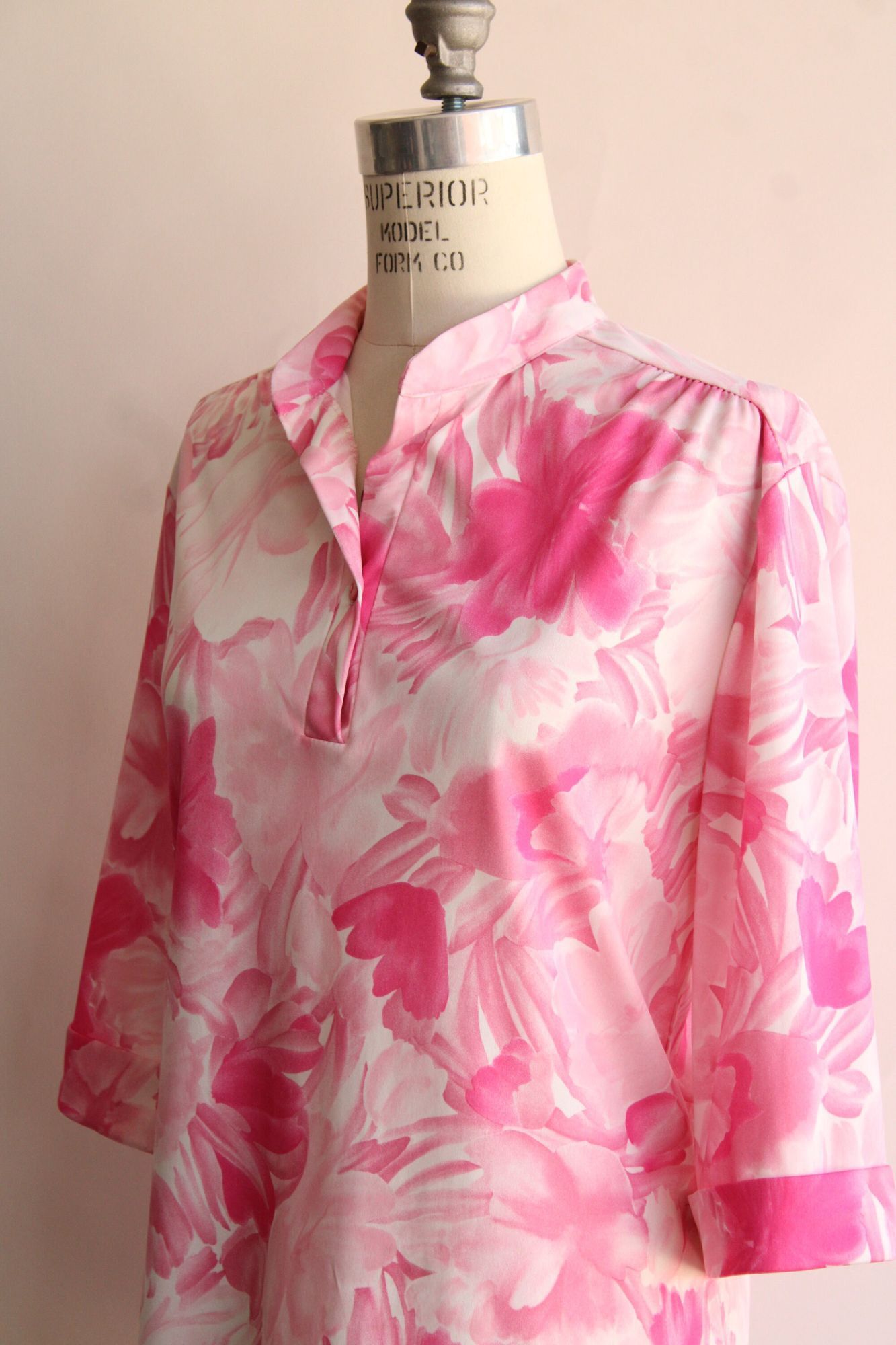 Vintage Vintage 1960s Blouse, Ro-Vel Pink And White Floral Print Nyl Size L / US 10 / IT 46 - 8 Thumbnail