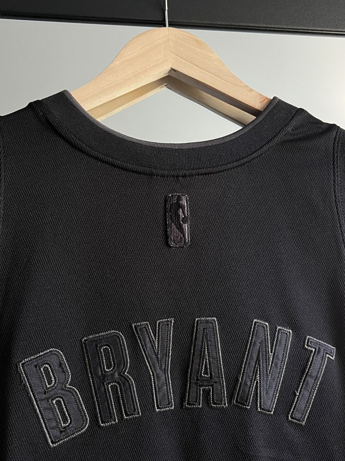 Champion RARE❗️NBA LA Lakers #24 Kobe Bryant All Black Jersey Size US S / EU 44-46 / 1 - 7 Thumbnail