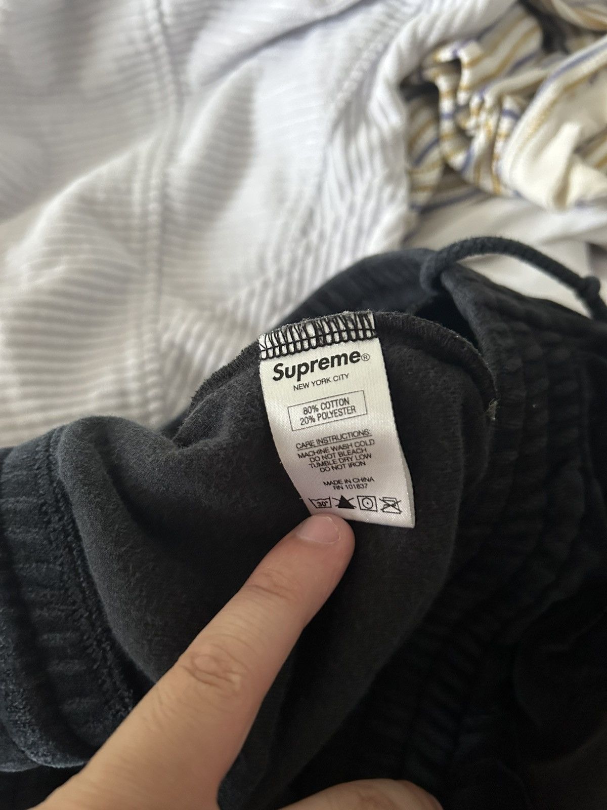 Supreme Black Velour Supreme Sweatpants Size US 32 / EU 48 - 5 Thumbnail