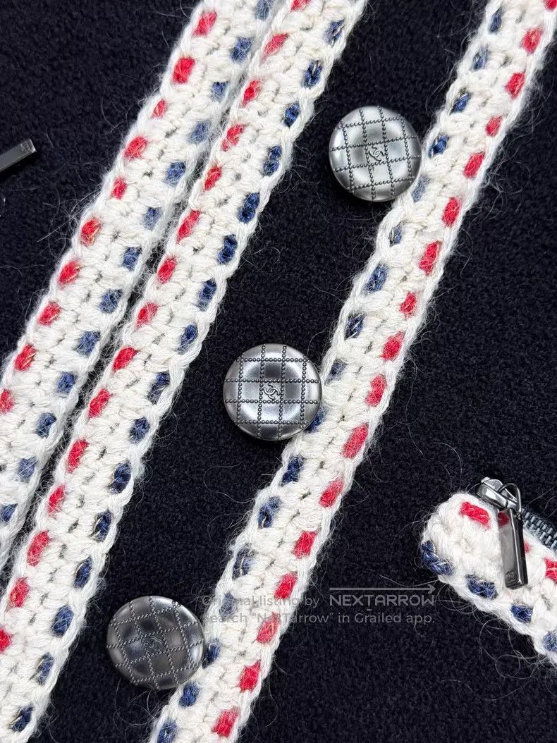 Chanel Chanel Tweed red, blue and white rolled lapel woven jacket Size XS / US 0-2 / IT 36-38 - 4 Thumbnail