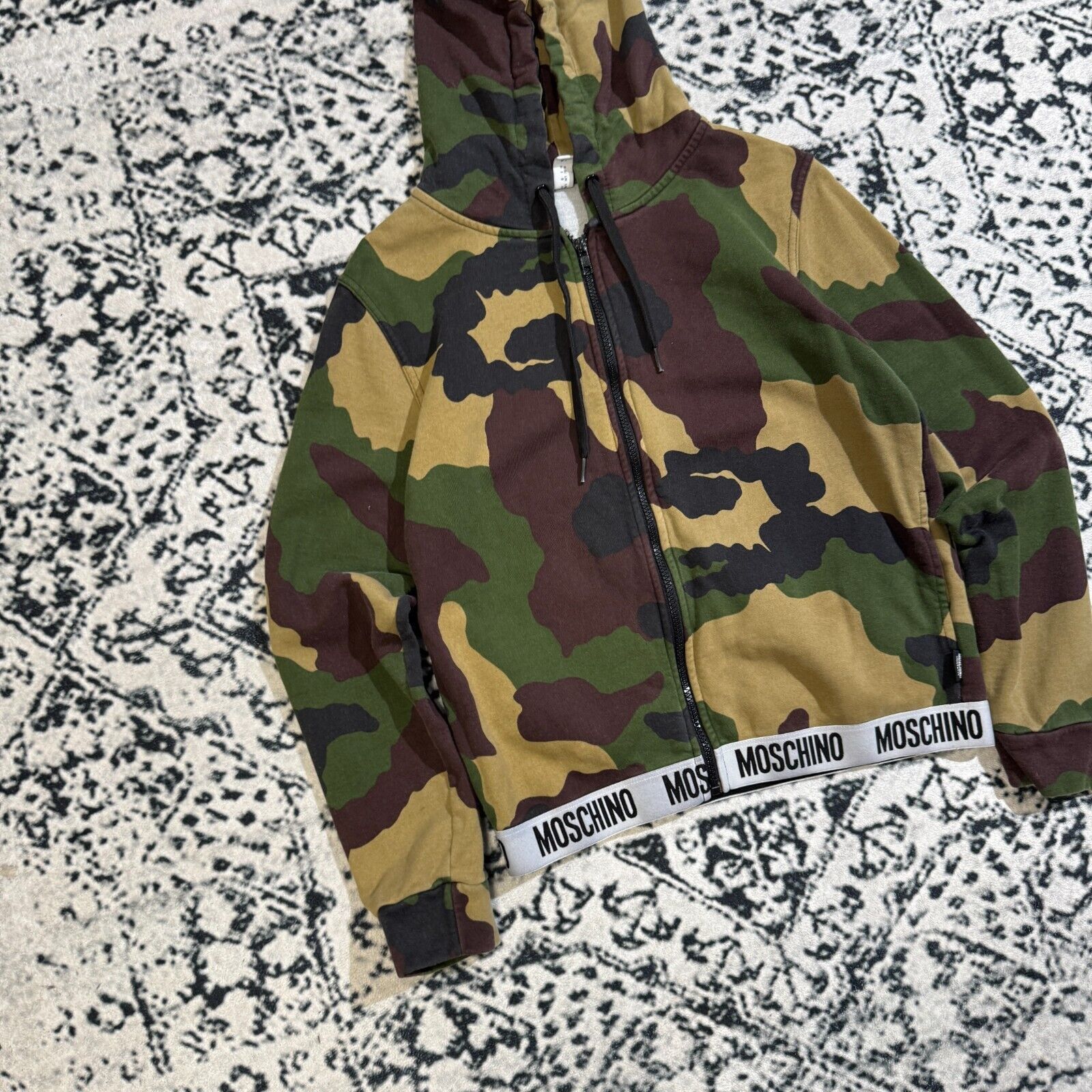Moschino × Vintage Vintage 90s Moschino Unisex Green Camo Cotton Hoodie Size S Size US S / EU 44-46 / 1 - 4 Thumbnail