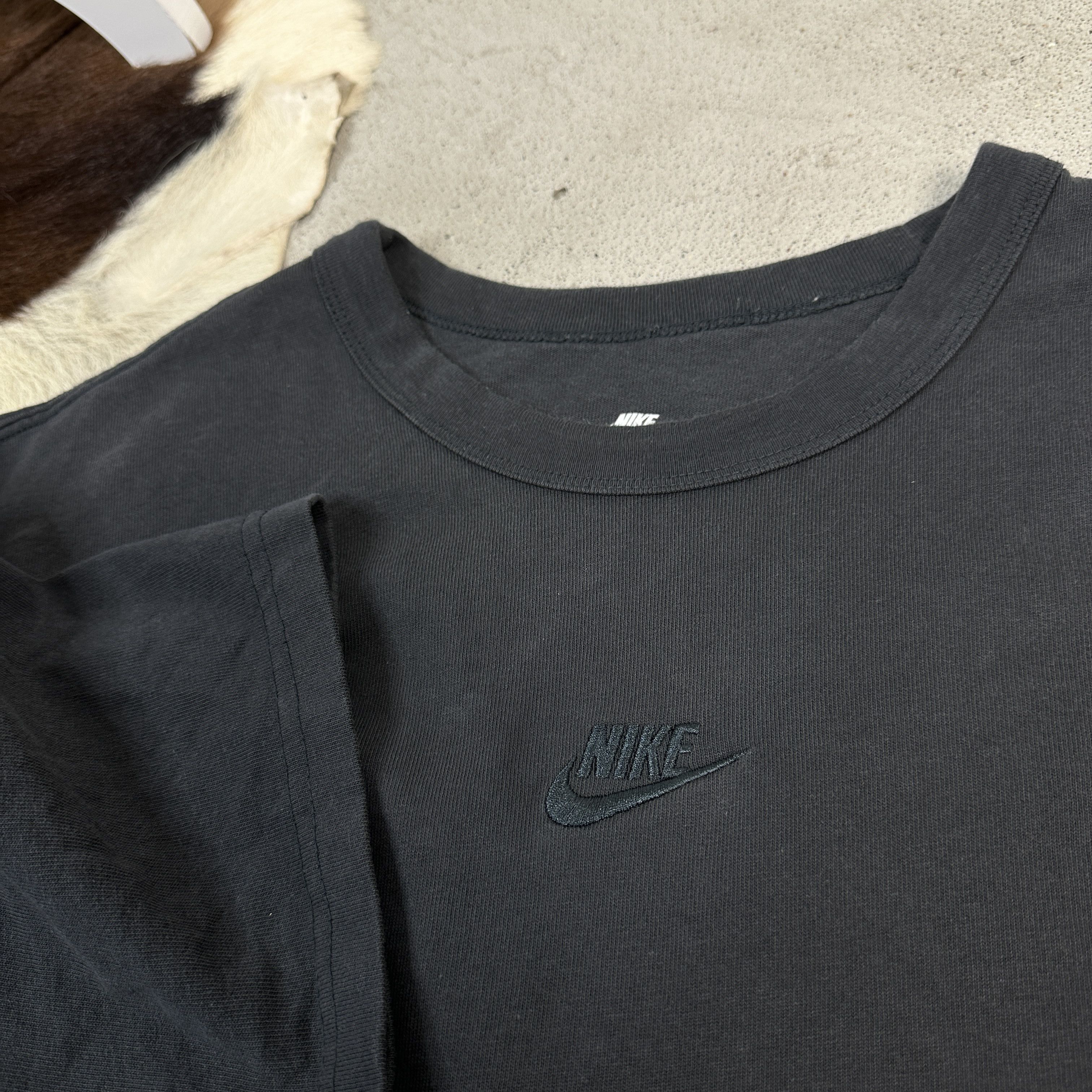 Nike × Vintage Vintage Oversize Printed Sportswear Nike Center Logo T-shirt Size US XL / EU 56 / 4 - 2 Thumbnail
