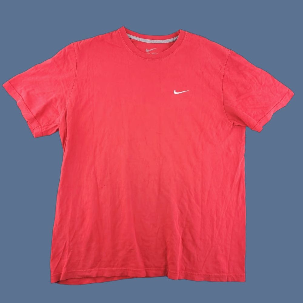 Nike Nike Shirt Mens XL Red Short Sleeve Crewneck Tee Distressed Swoosh Logo Size US XL / EU 56 / 4 - 1 Thumbnail