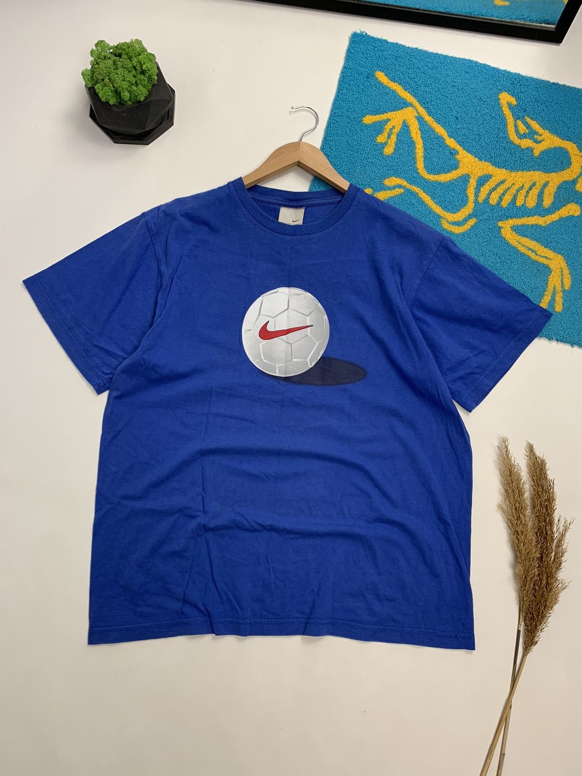 Nike × Vintage Vintage 90’s Nike Football Ball Print T-Shirt Size US L / EU 52-54 / 3 - 1 Thumbnail