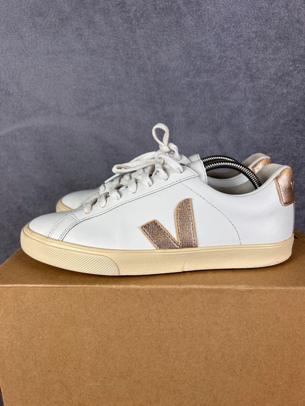 Designer × Veja Wata Veja leather white gold sneakers Size US 7 / IT 37 - 2 Thumbnail