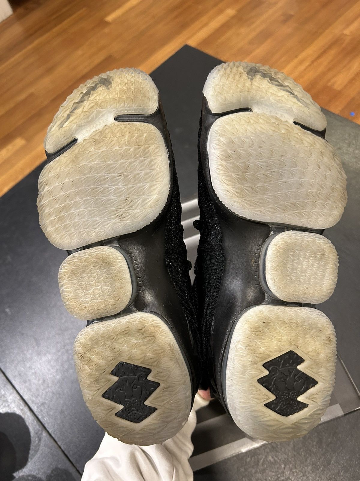 Nike Nike Lebron 15 ‘Black Gold’ Size US 11 / EU 44 - 5 Thumbnail