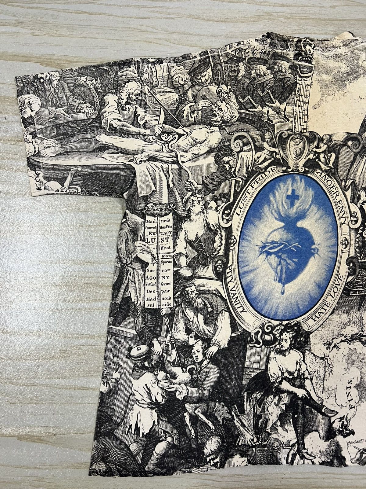 Vintage Rare Greek Goddess Lesbian Month Of The Sacred Heart Tee Size US L / EU 52-54 / 3 - 12 Thumbnail