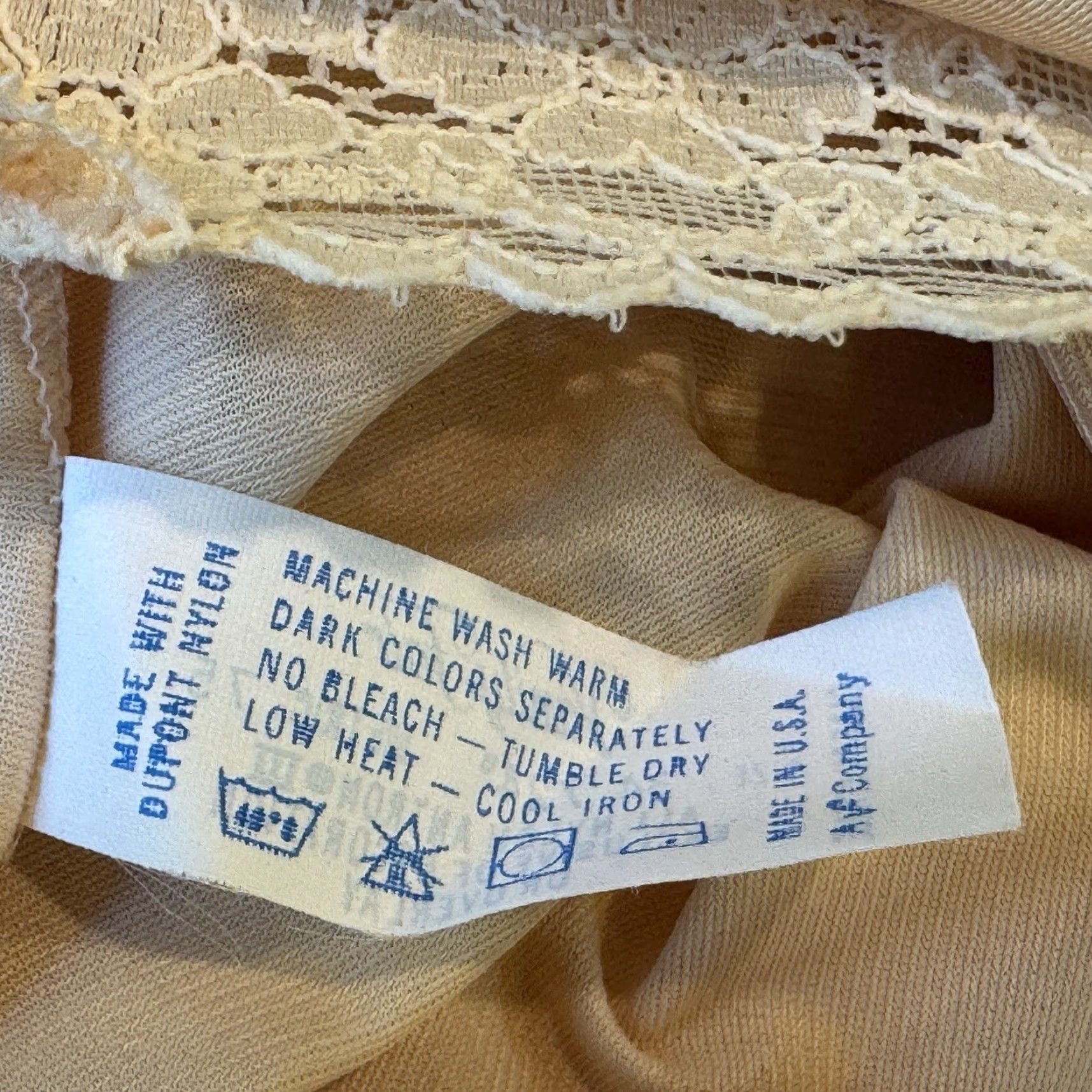 Vintage VINTAGE Vanity Fair Slip Knee Length 34 24" Beige Adjustable Strap Nylon NEW USA Womens Secret? <— stop Size ONE SIZE - 7 Thumbnail